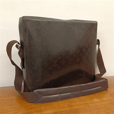 Louis Vuitton Steve in Brown Monogram Glace 